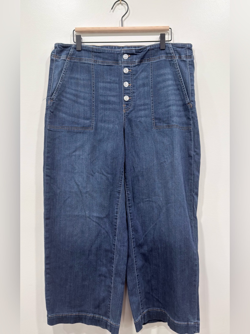 Chico’s Pull On High-Rise Wide-Leg Women's Crop Jeans - Picture 2 of 5